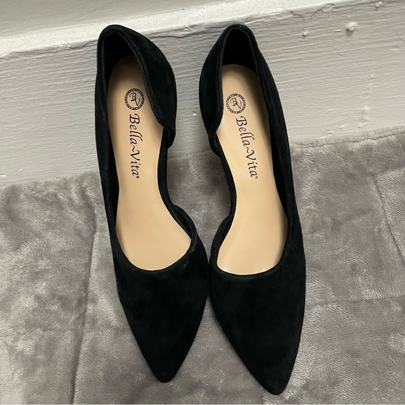 Bella Vita Black Flats with Textured Design - Picture 5 of 11